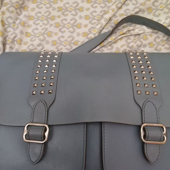 Woman. Retro messenger leathet bag - Picture 1 of 6